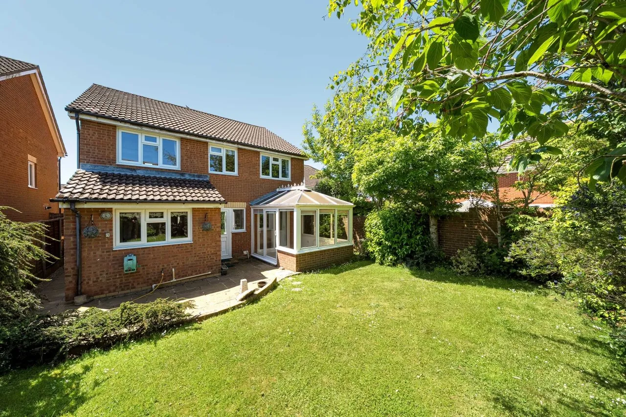 Heron Forstal Avenue, Hawkinge, CT18, photo 2