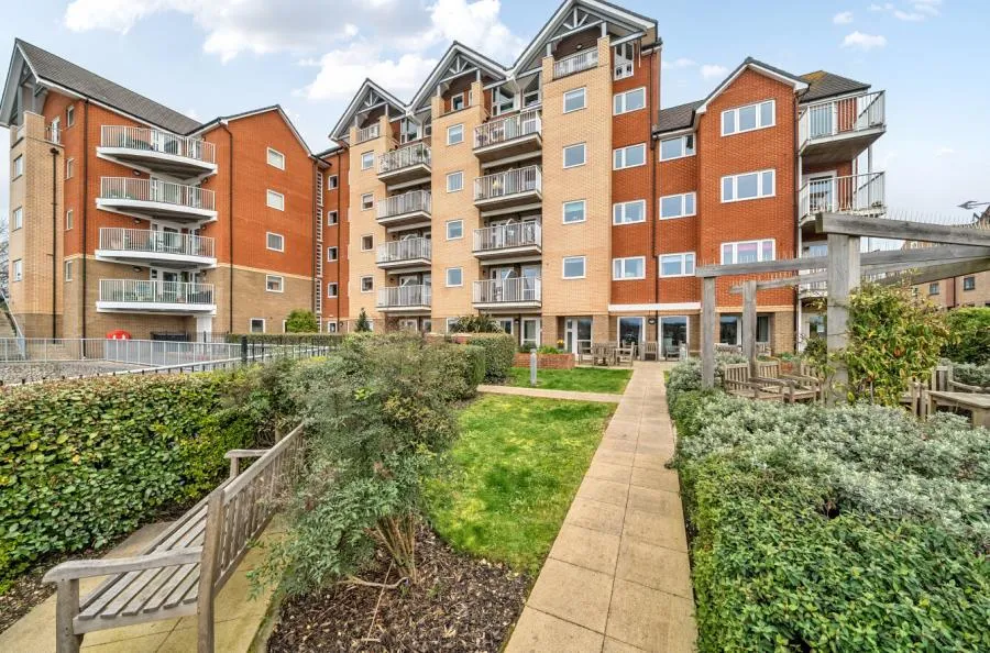 2 bed flat for sale, Riverdene Place, Southampton, SO18
