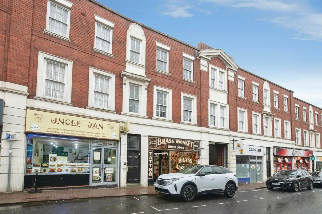 3 bed flat for sale — New Street, Dudley