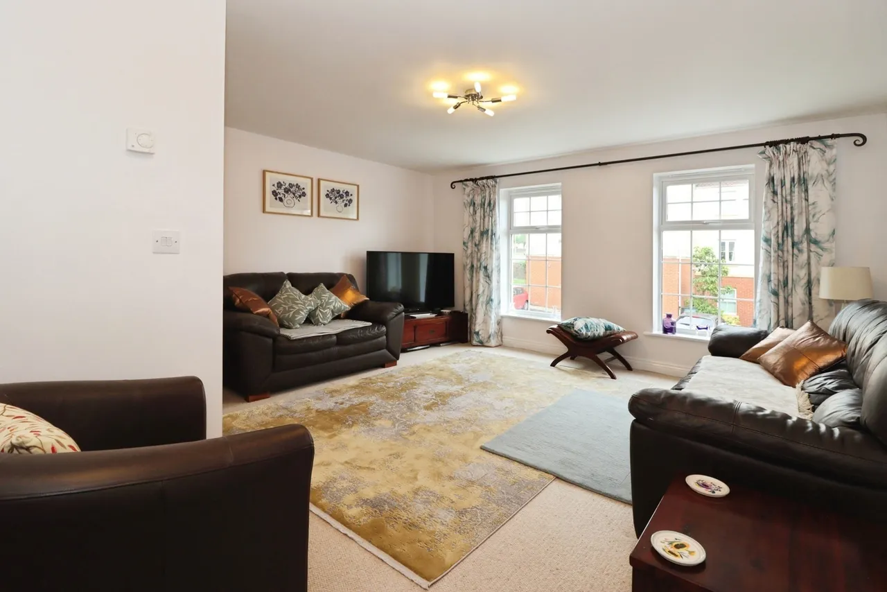 Leaze Close, Thornbury, Bristol, Gloucestershire, BS35, photo 3