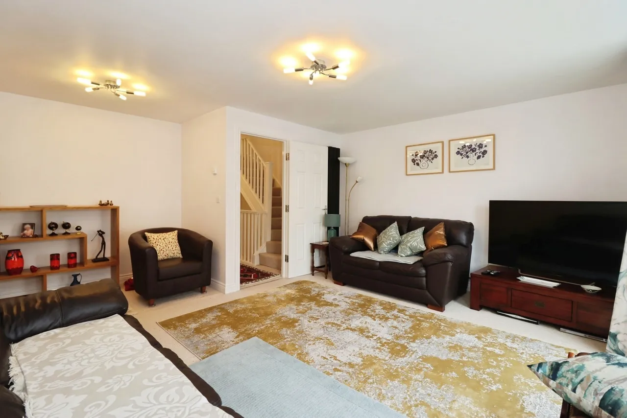 Leaze Close, Thornbury, Bristol, Gloucestershire, BS35, photo 4