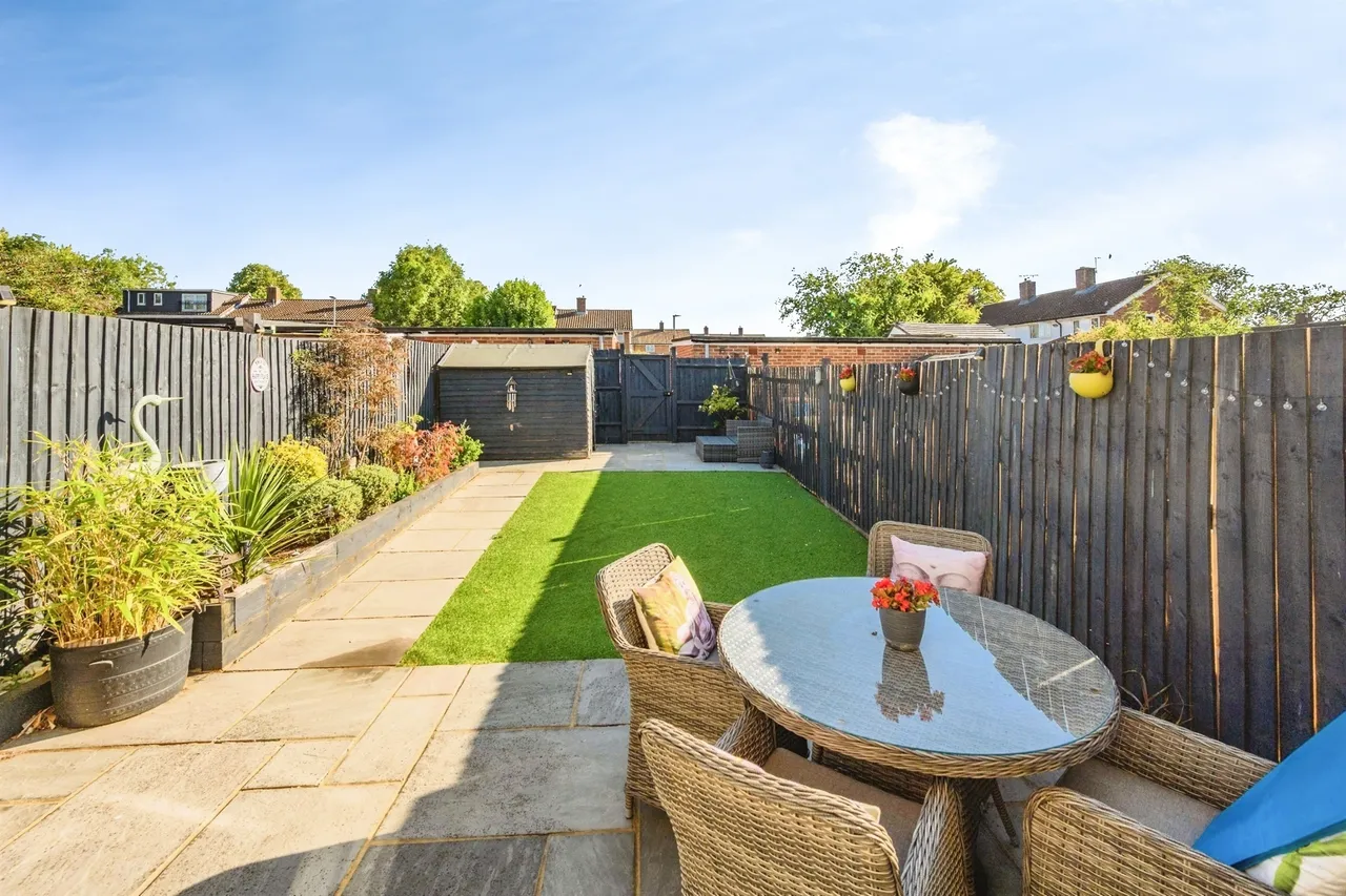 2 bed house for sale, Cherry Orchard, Hemel Hempstead, HP1
