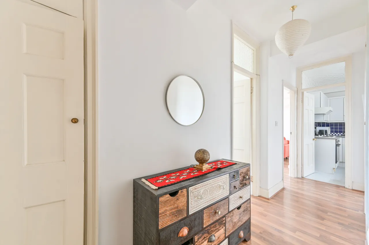 104 Peters Court, Porchester Road, London, photo 7