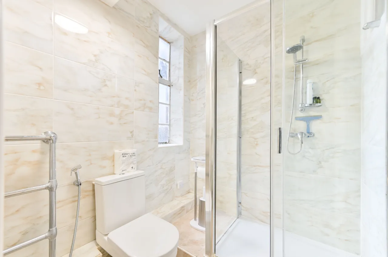 104 Peters Court, Porchester Road, London, photo 6
