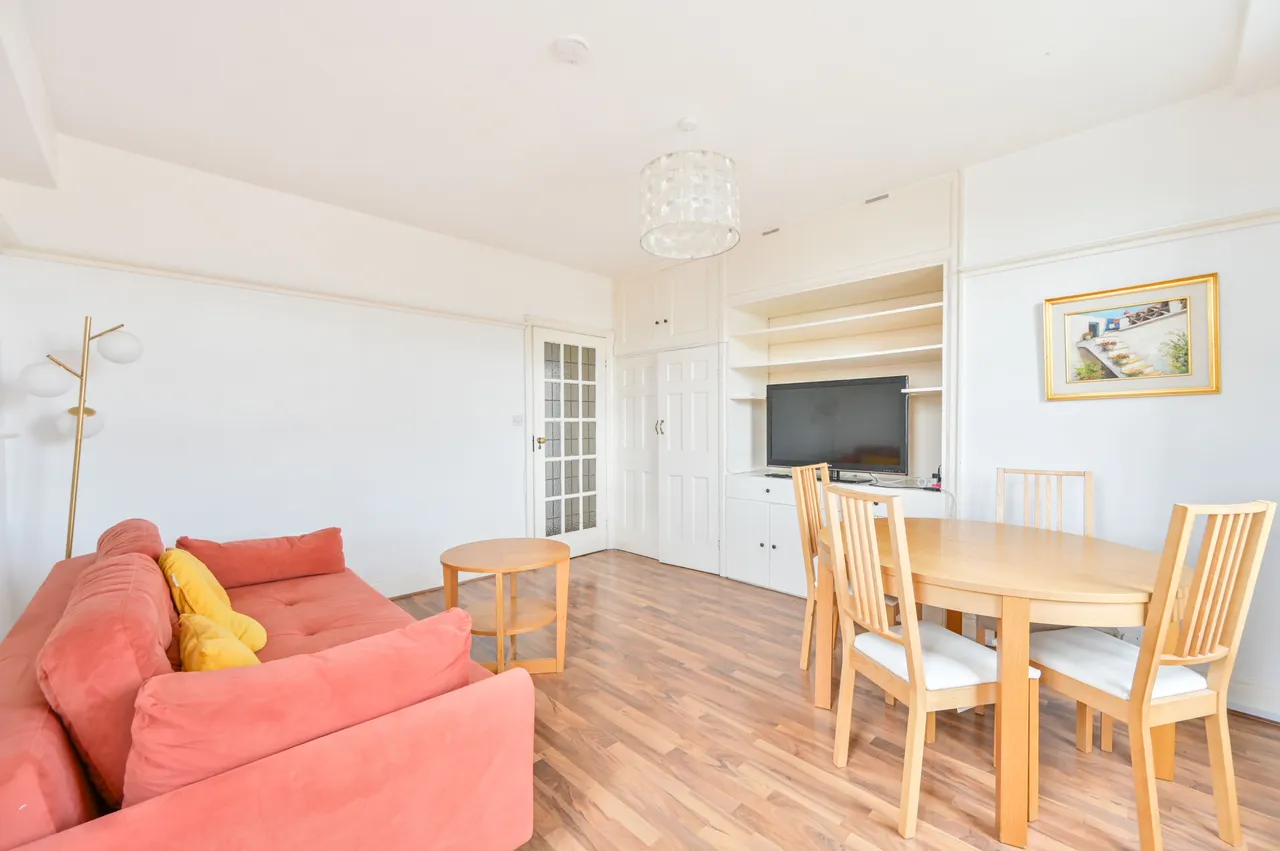 104 Peters Court, Porchester Road, London, photo 5