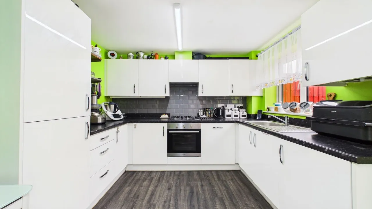 Isinglass Drive, Edlington, DN12, photo 3