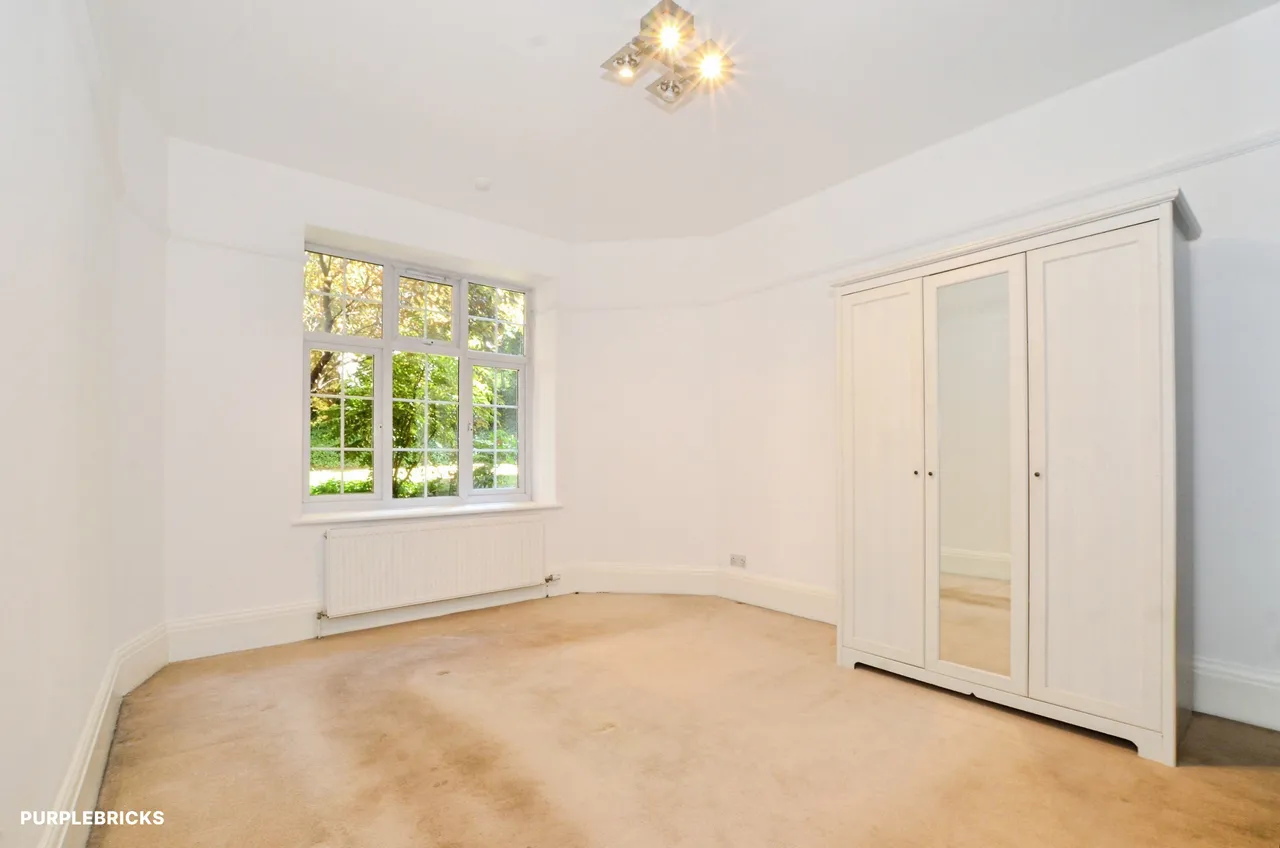 Finchley Road, London, NW2, photo 10