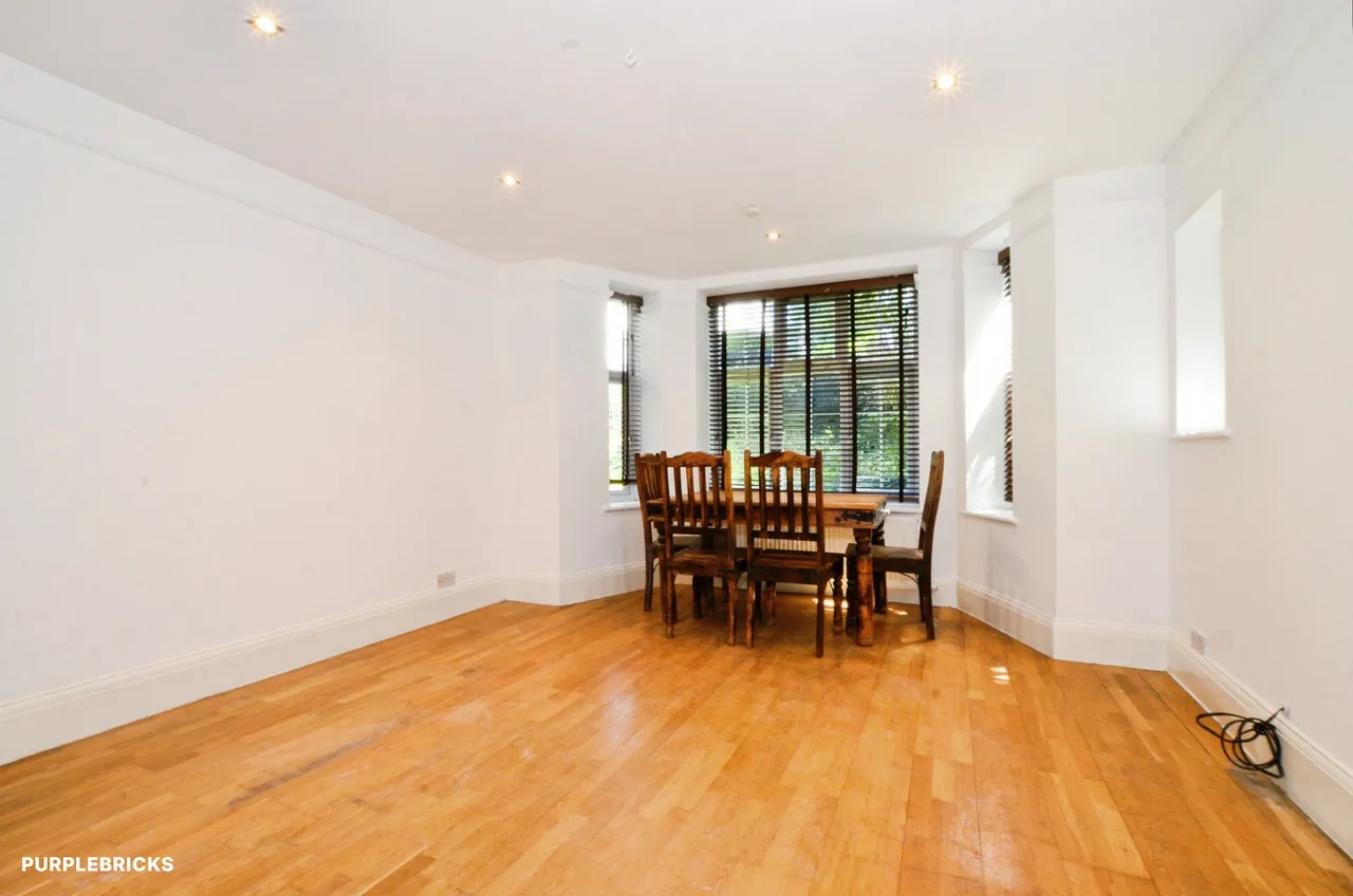 Finchley Road, London, NW2, photo 9