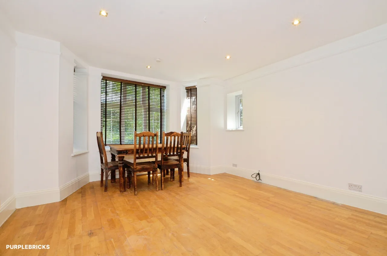 Finchley Road, London, NW2, photo 8