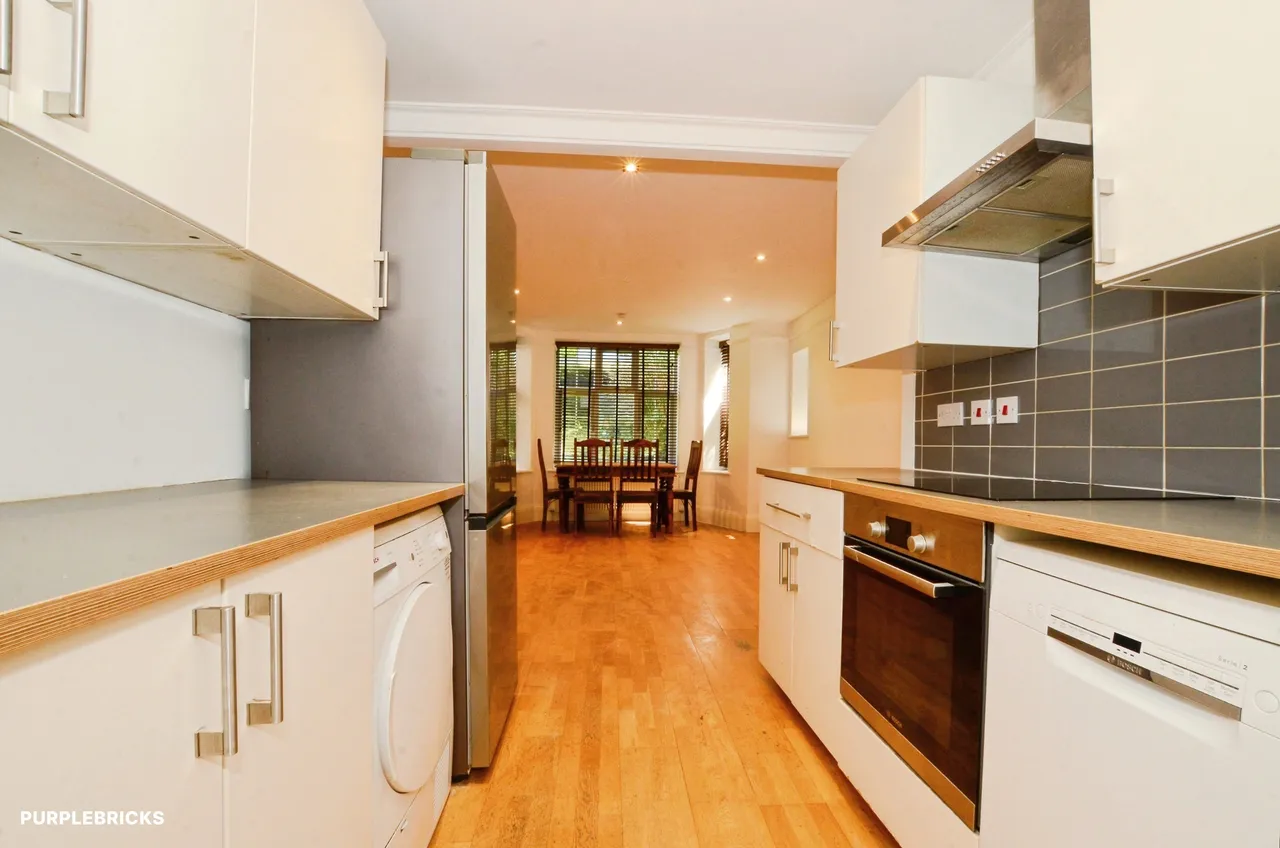 Finchley Road, London, NW2, photo 6