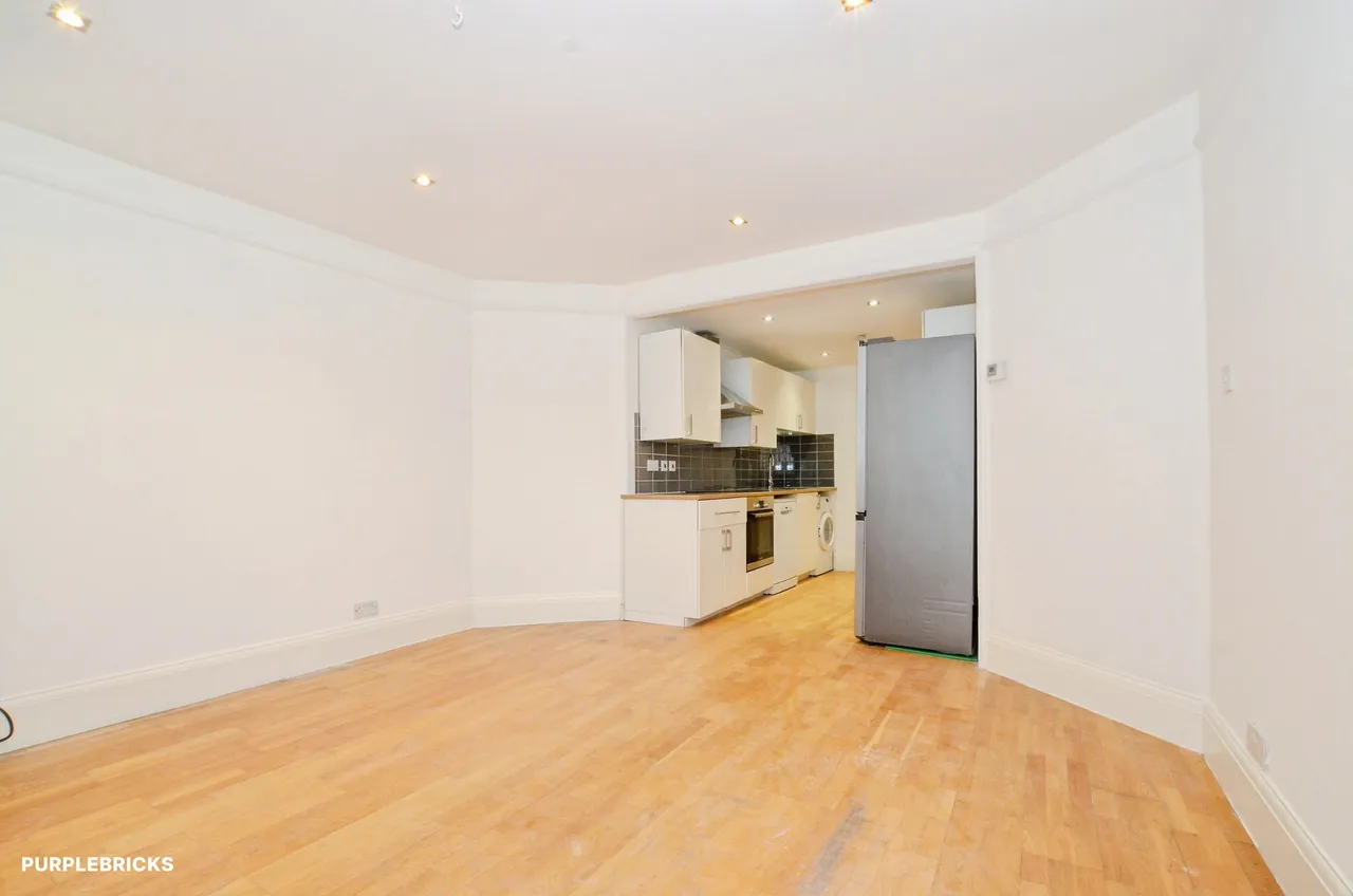 Finchley Road, London, NW2, photo 5