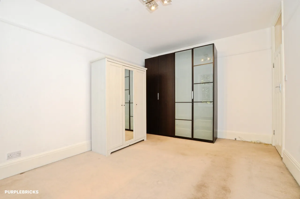 Finchley Road, London, NW2, photo 11