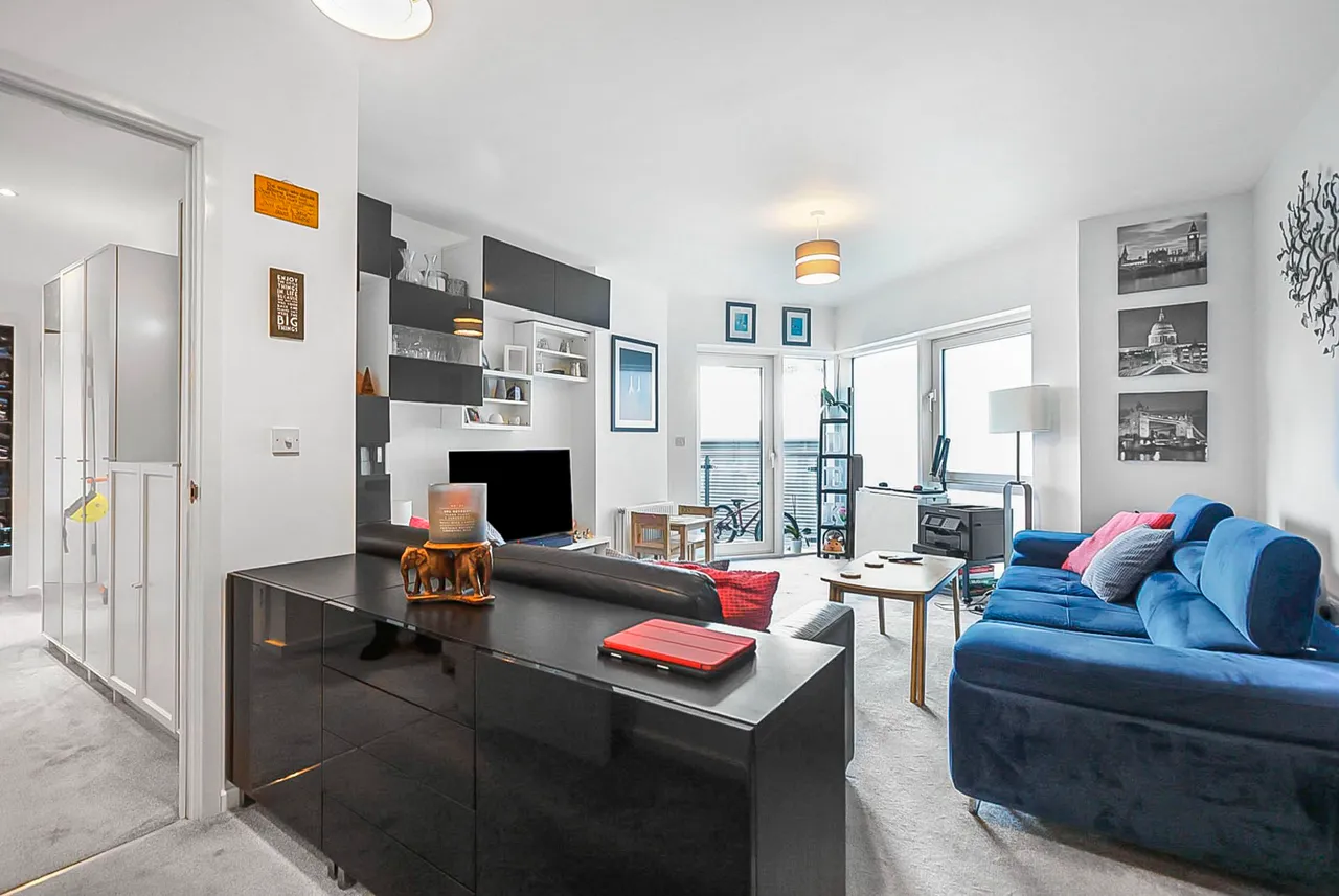 2 bed flat for sale, Juniper Drive, London, SW18