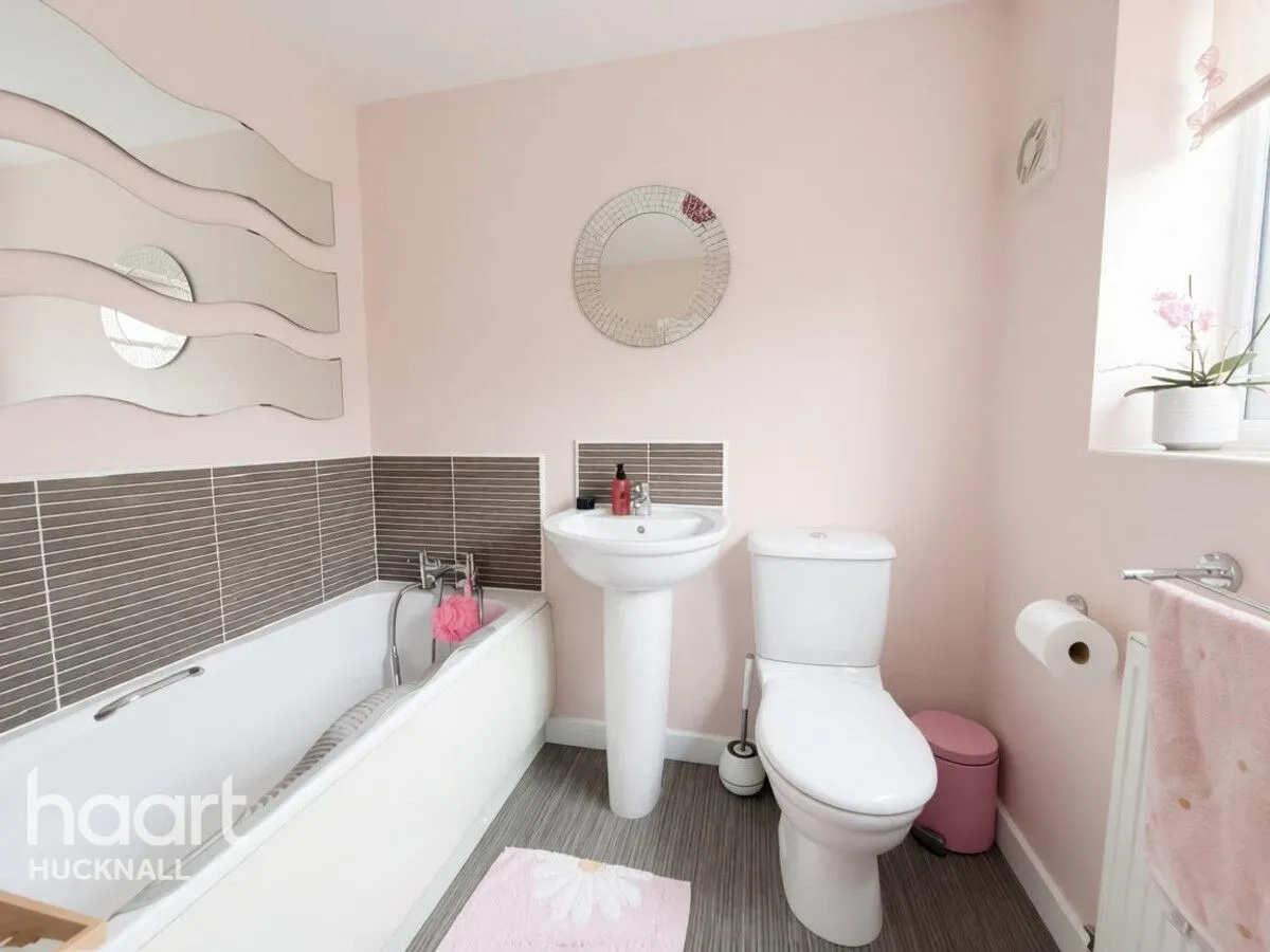 Henfrey Drive, Nottingham, NG15, photo 13