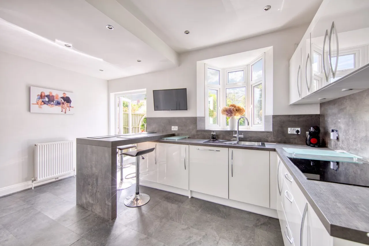 Cadogan Gardens, South Woodford, E18, photo 11