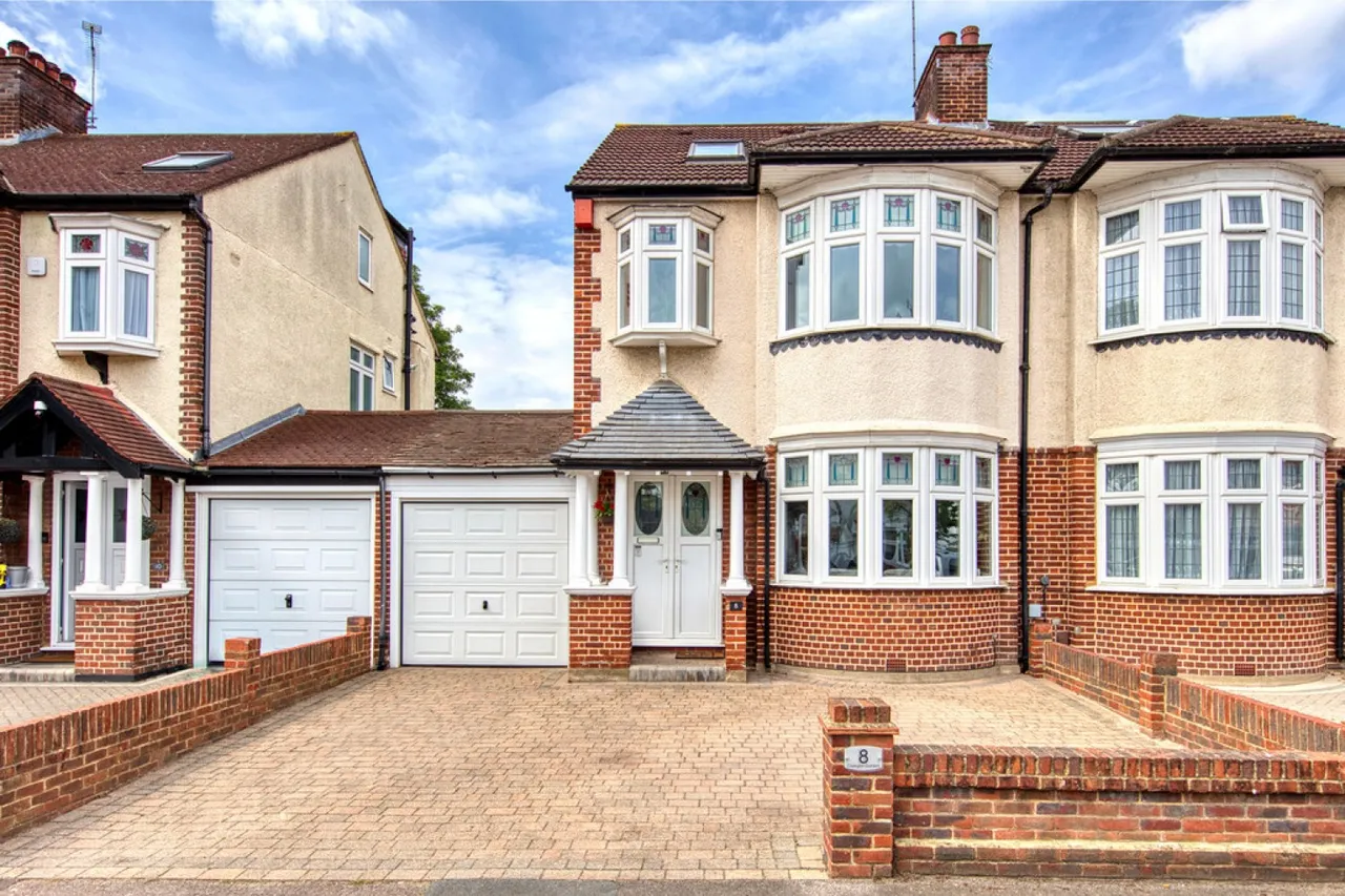 Cadogan Gardens, South Woodford, E18, photo 31