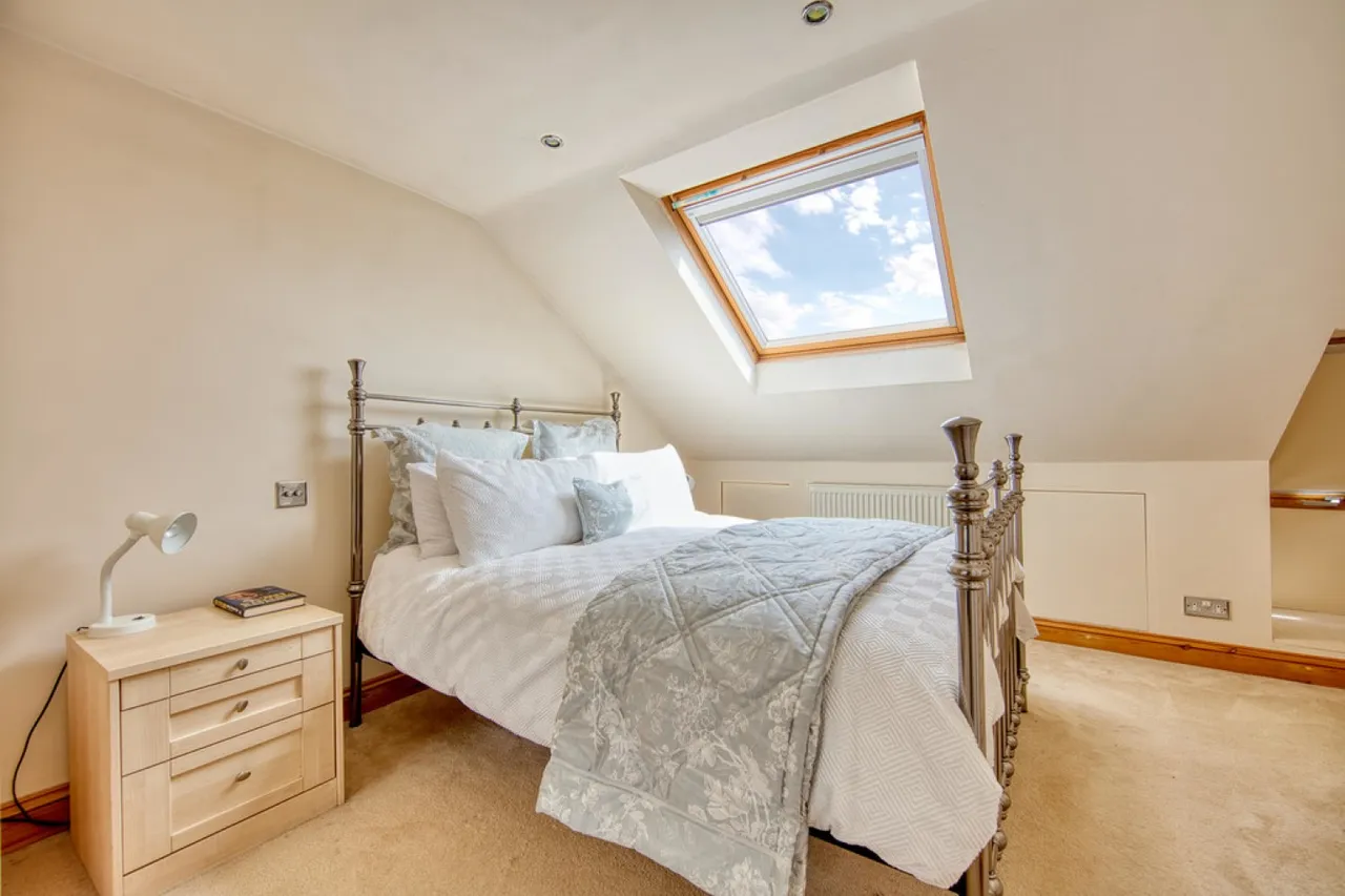 Cadogan Gardens, South Woodford, E18, photo 21