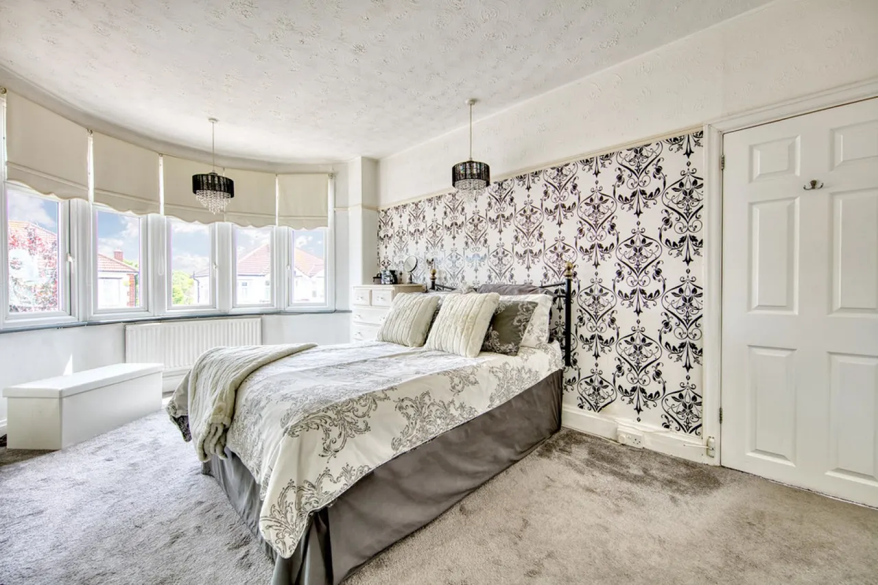 Cadogan Gardens, South Woodford, E18, photo 25
