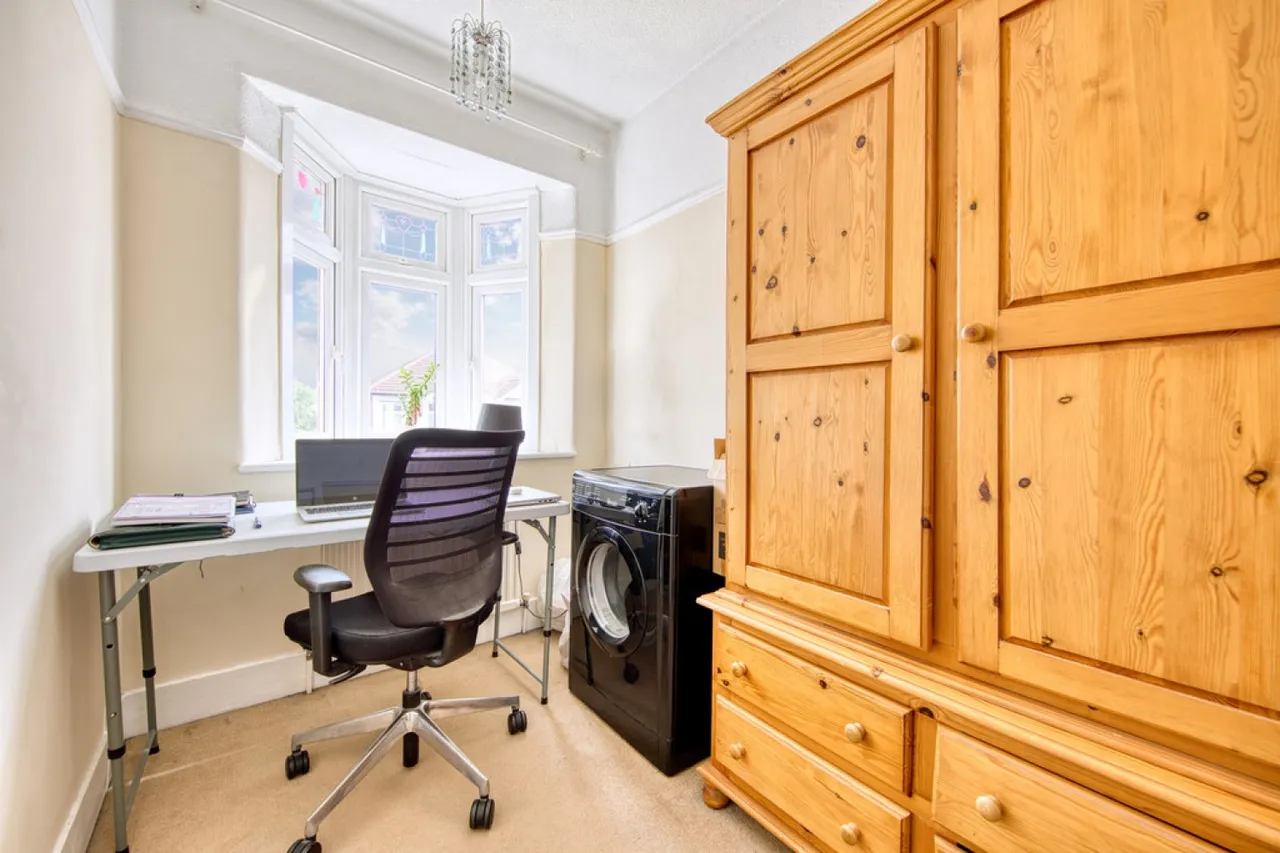 Cadogan Gardens, South Woodford, E18, photo 29