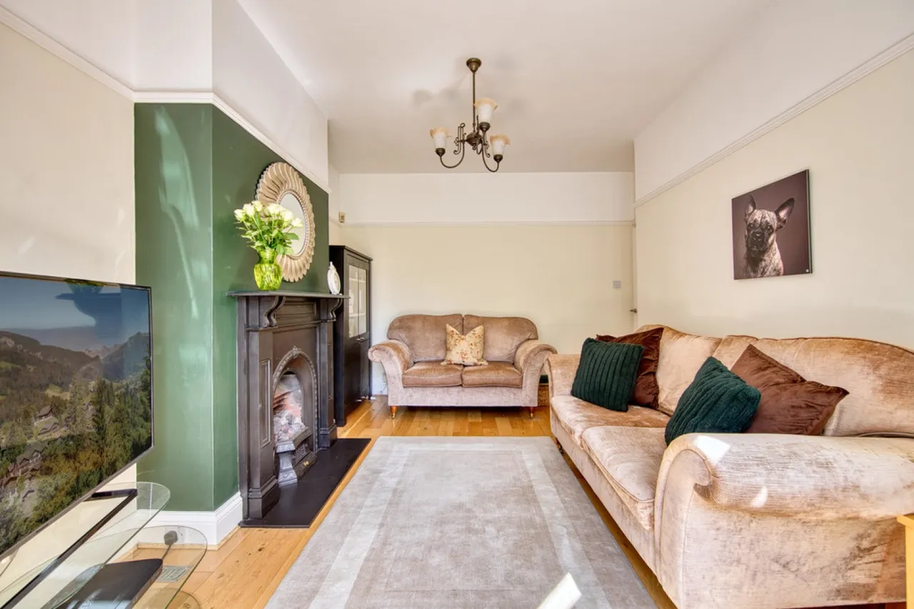 Cadogan Gardens, South Woodford, E18, photo 17