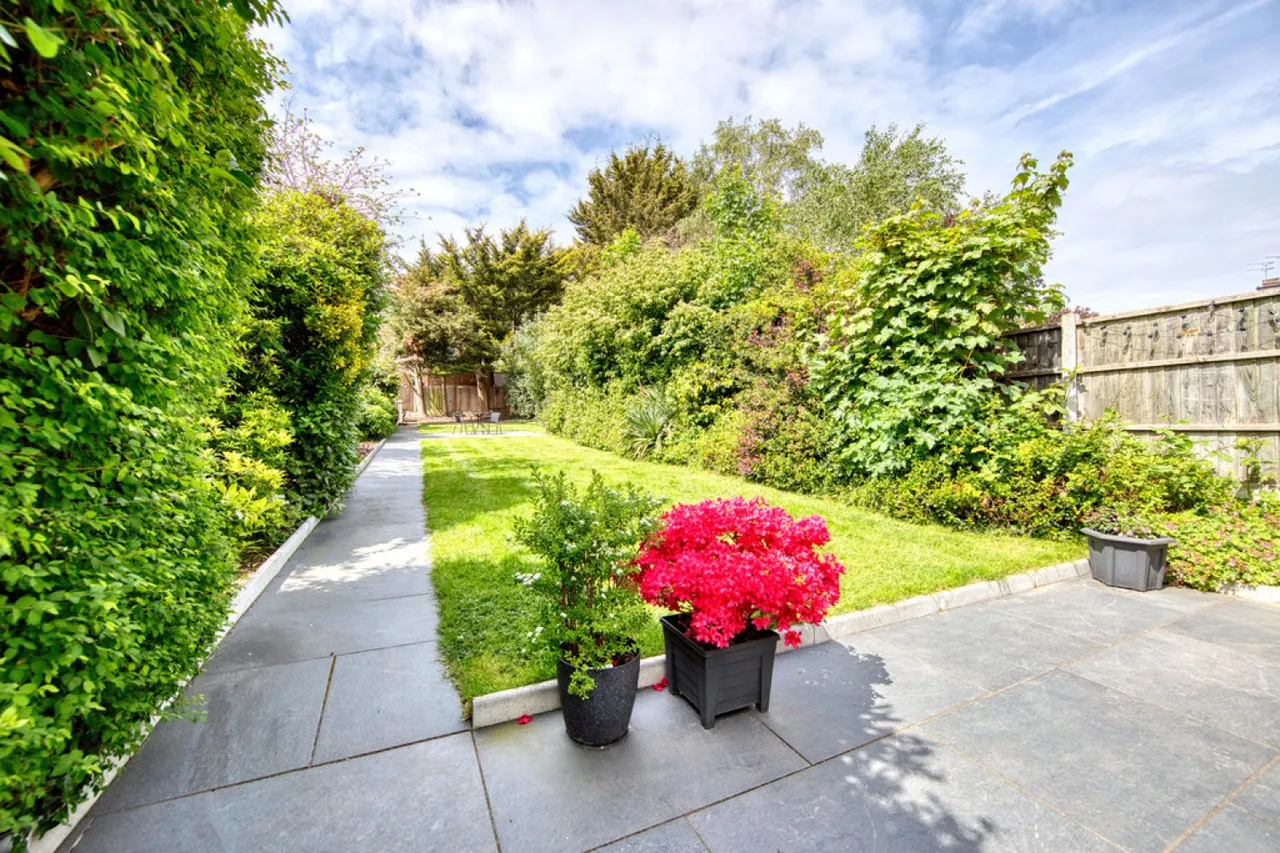 Cadogan Gardens, South Woodford, E18, photo 8