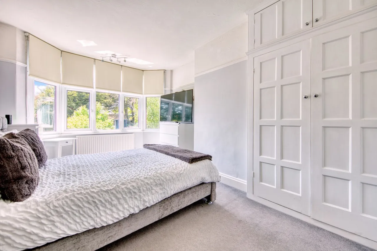 Cadogan Gardens, South Woodford, E18, photo 27