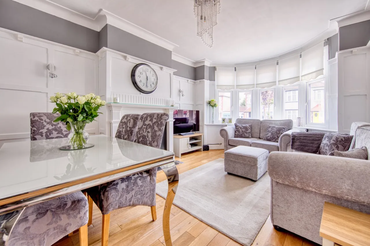 Cadogan Gardens, South Woodford, E18, photo 5