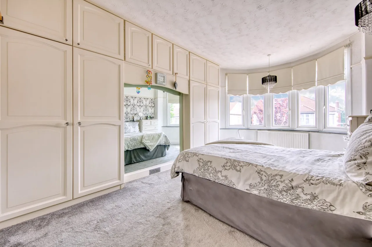 Cadogan Gardens, South Woodford, E18, photo 24