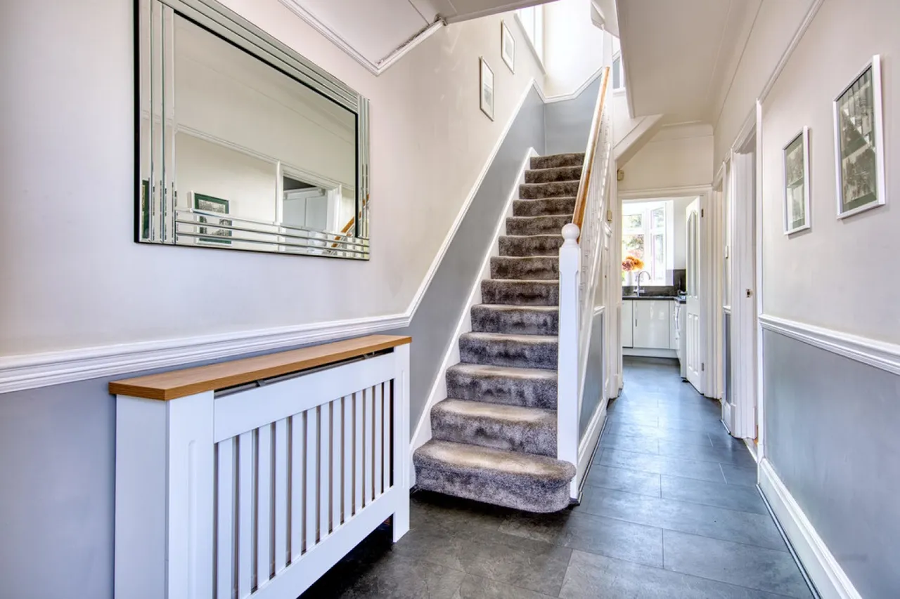 Cadogan Gardens, South Woodford, E18, photo 10