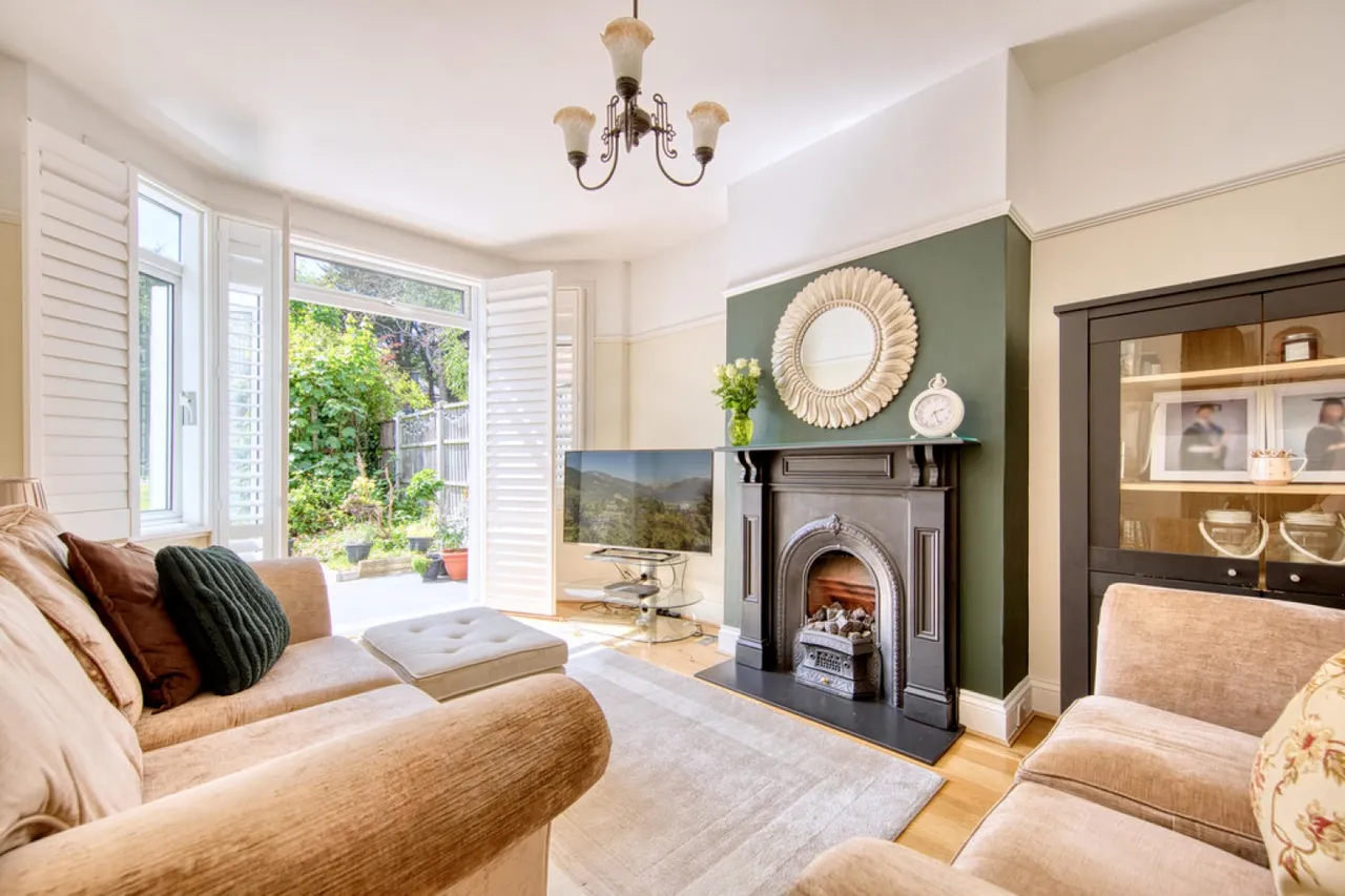 Cadogan Gardens, South Woodford, E18, photo 15