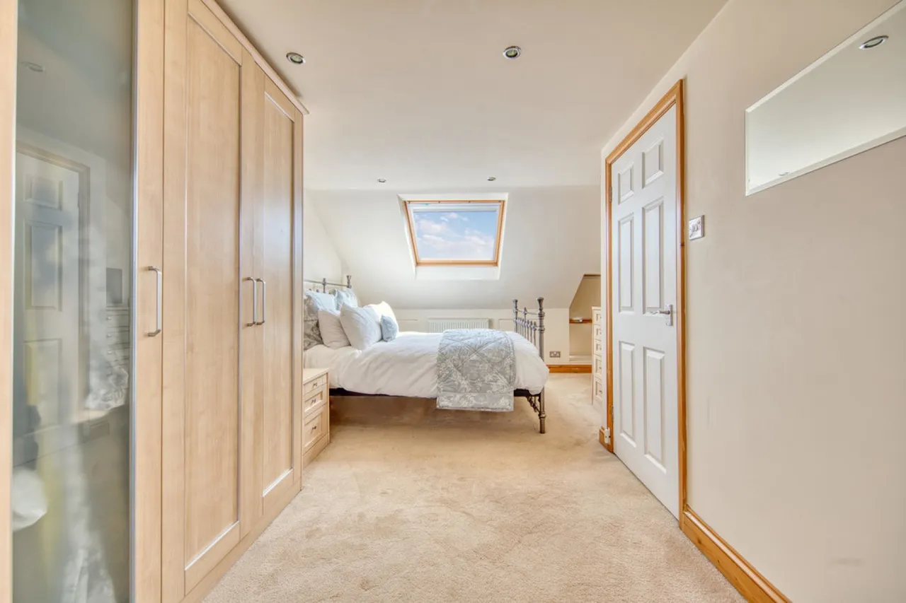 Cadogan Gardens, South Woodford, E18, photo 22