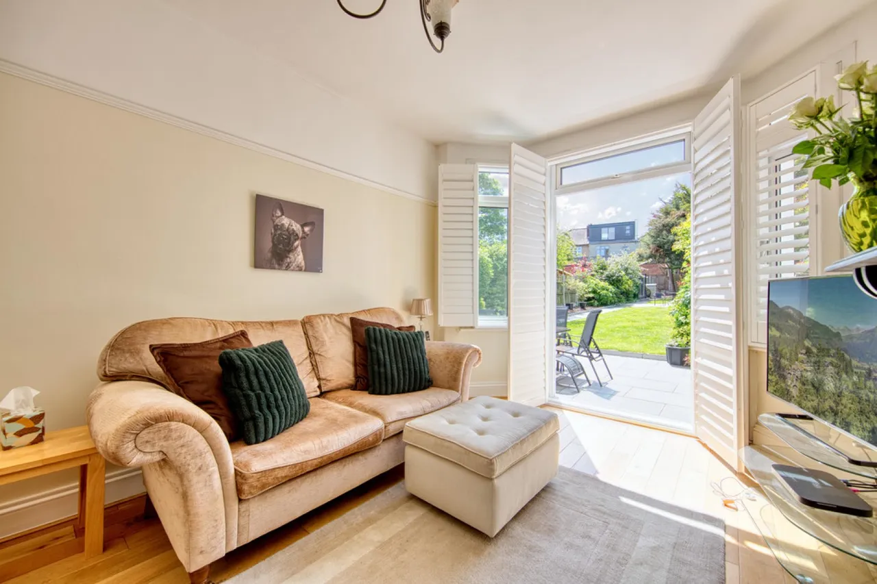 Cadogan Gardens, South Woodford, E18, photo 16