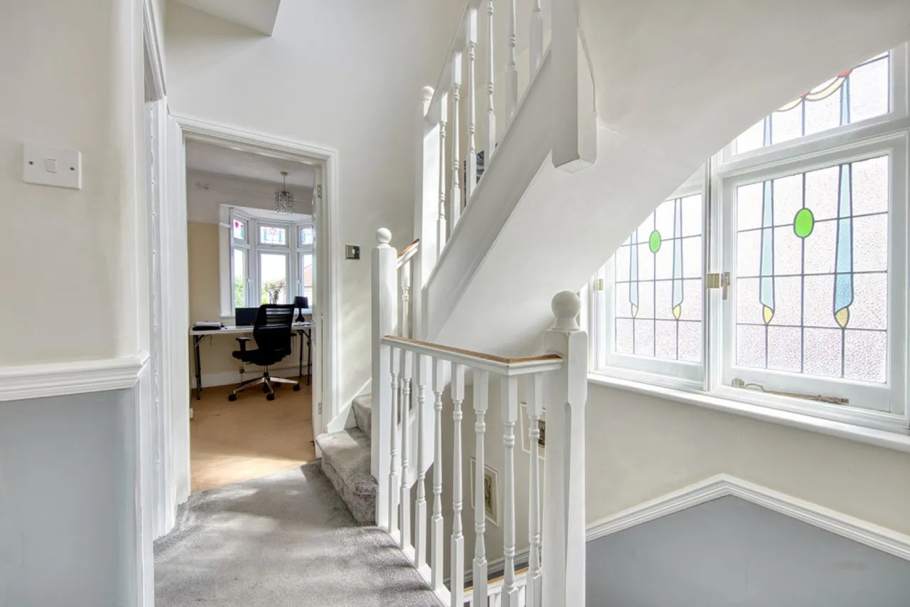 Cadogan Gardens, South Woodford, E18, photo 19