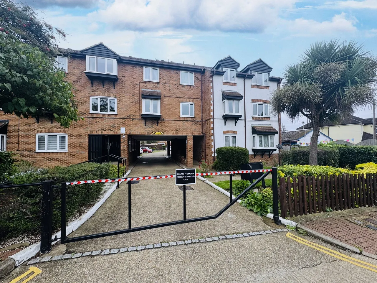 2 bed flat for sale, Eskdale Avenue, Northolt, UB5