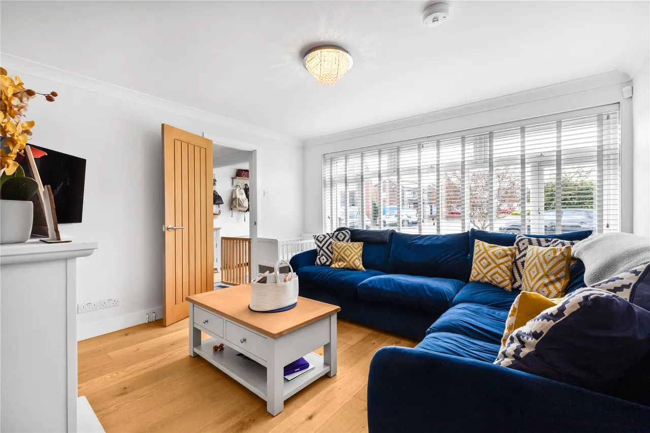 Gosden Road, West End, GU24, photo 4