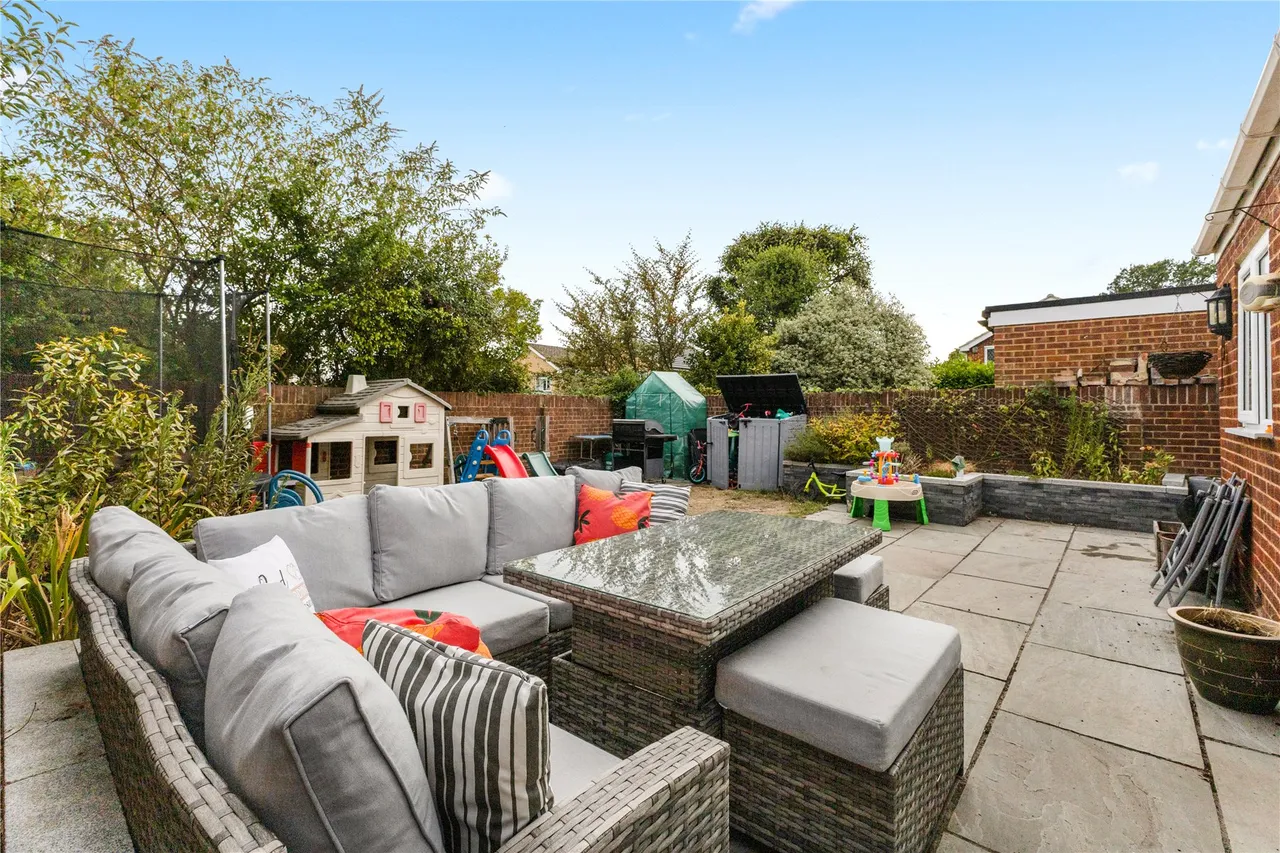 Gosden Road, West End, GU24, photo 15