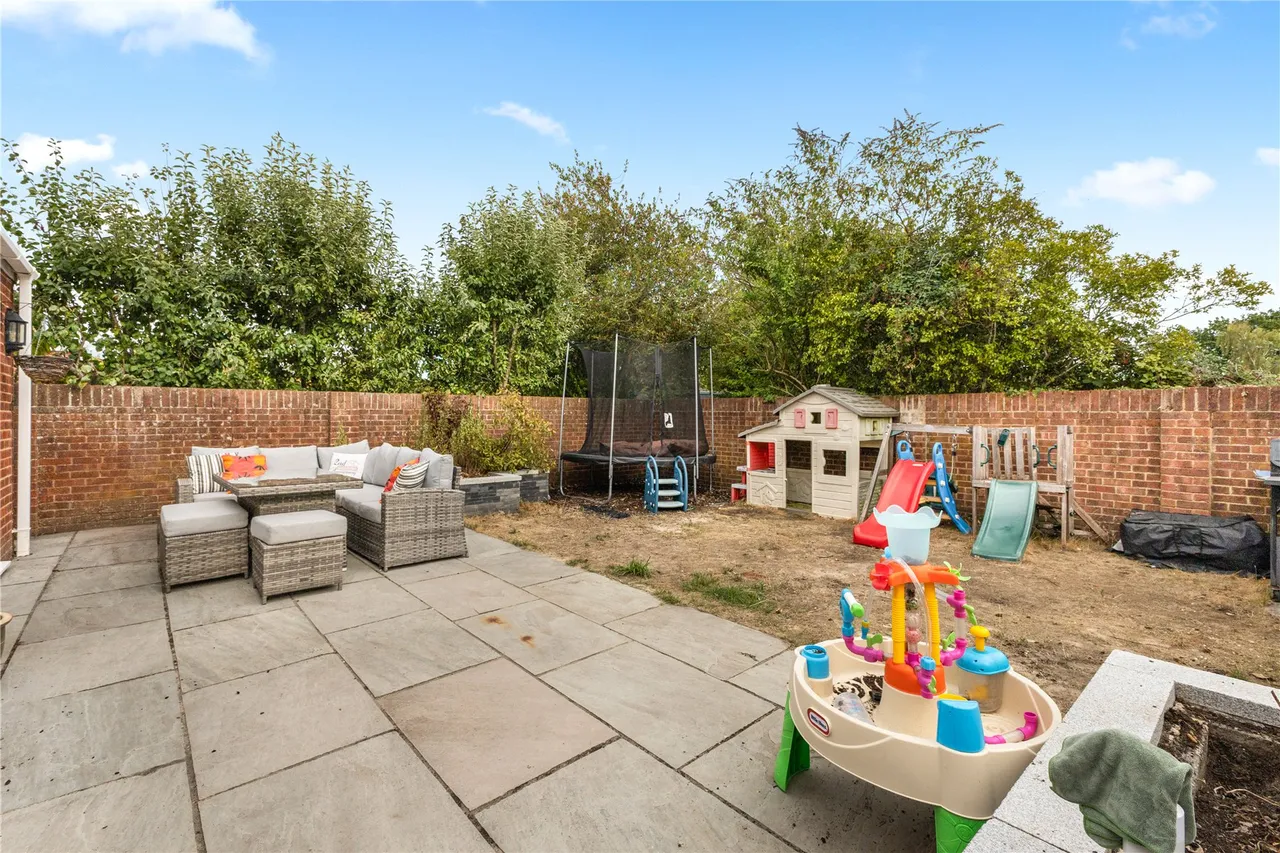 Gosden Road, West End, GU24, photo 16
