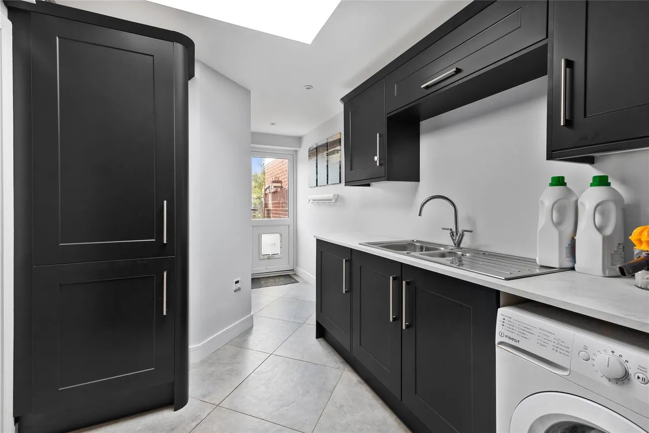 Gosden Road, West End, GU24, photo 9