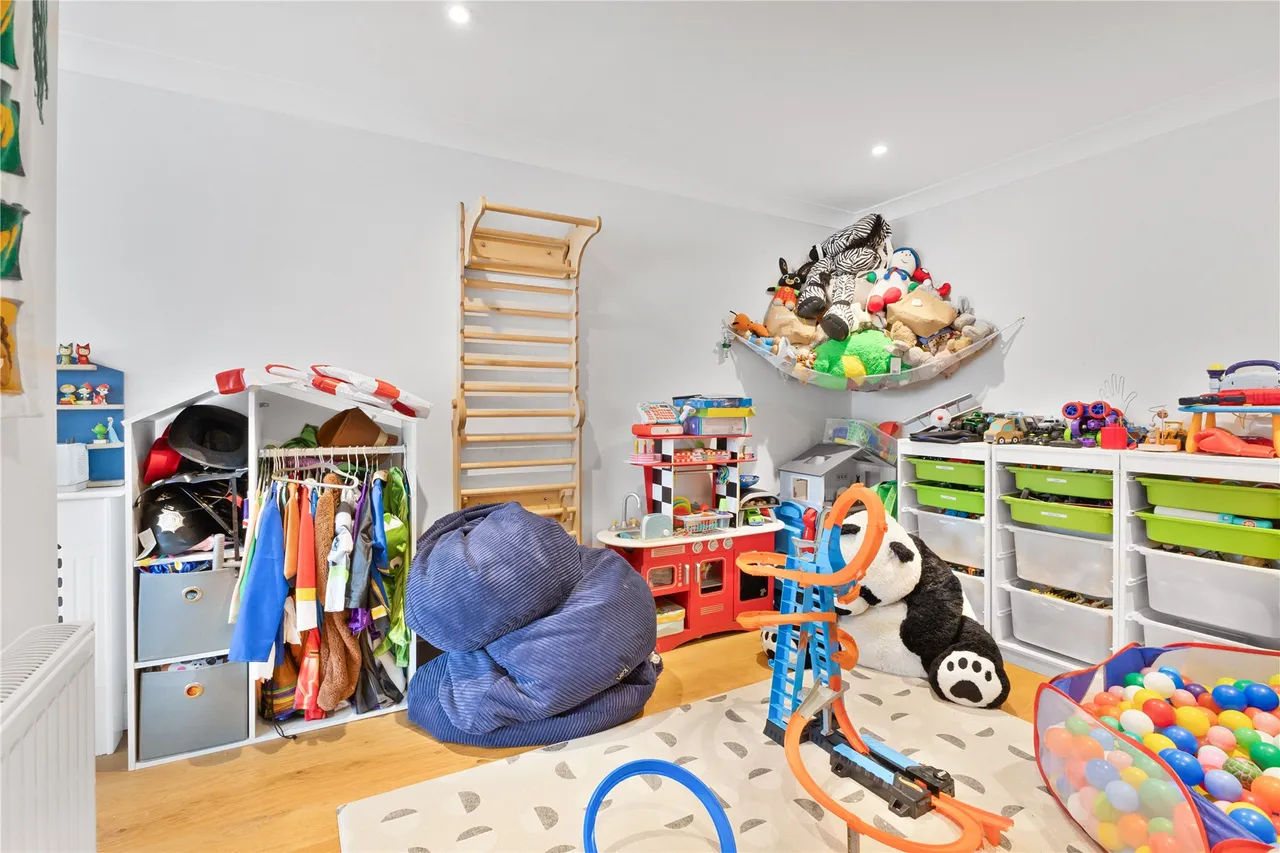 Gosden Road, West End, GU24, photo 5
