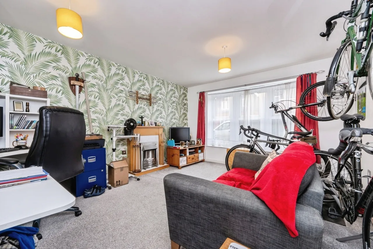 Crowe Road, Bedford, Bedfordshire, MK40, photo 2