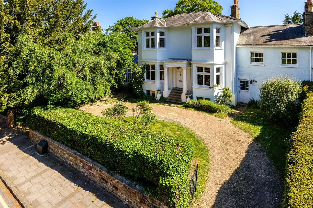 6 bed house for sale — Clarence Crescent, Windsor, Berkshire, SL4 5DT