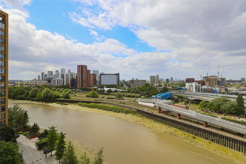 Lookout Lane, Canning Town, E14, photo 19