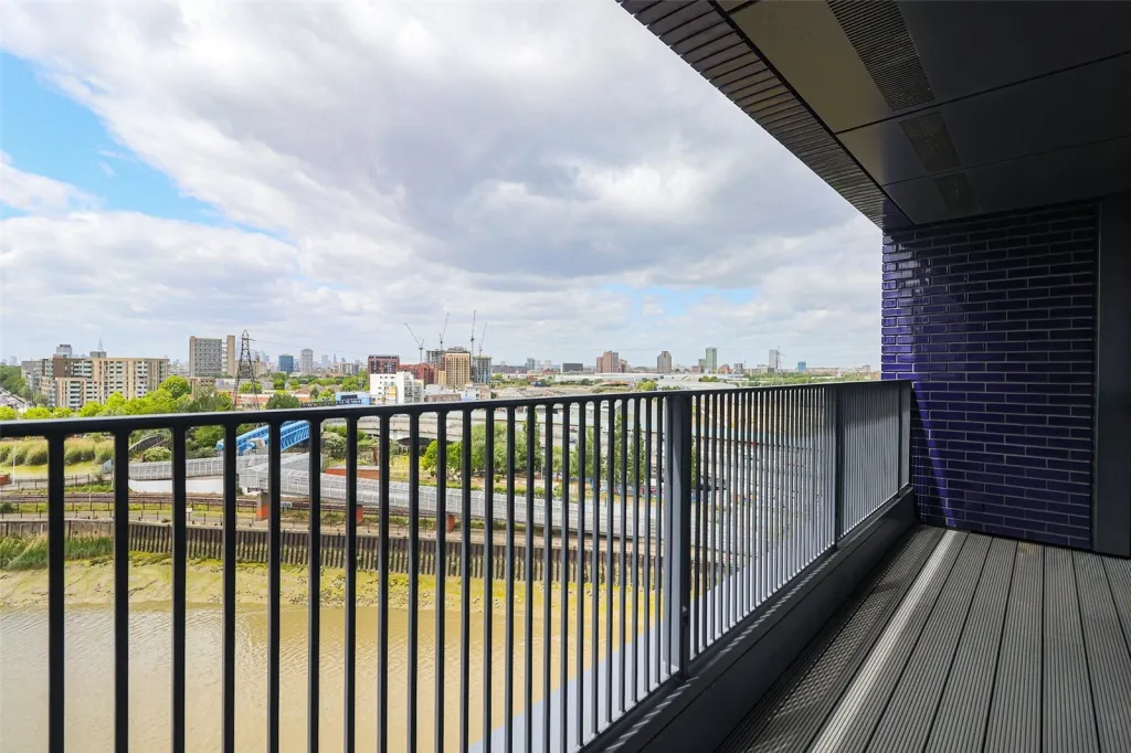 Lookout Lane, Canning Town, E14, photo 8