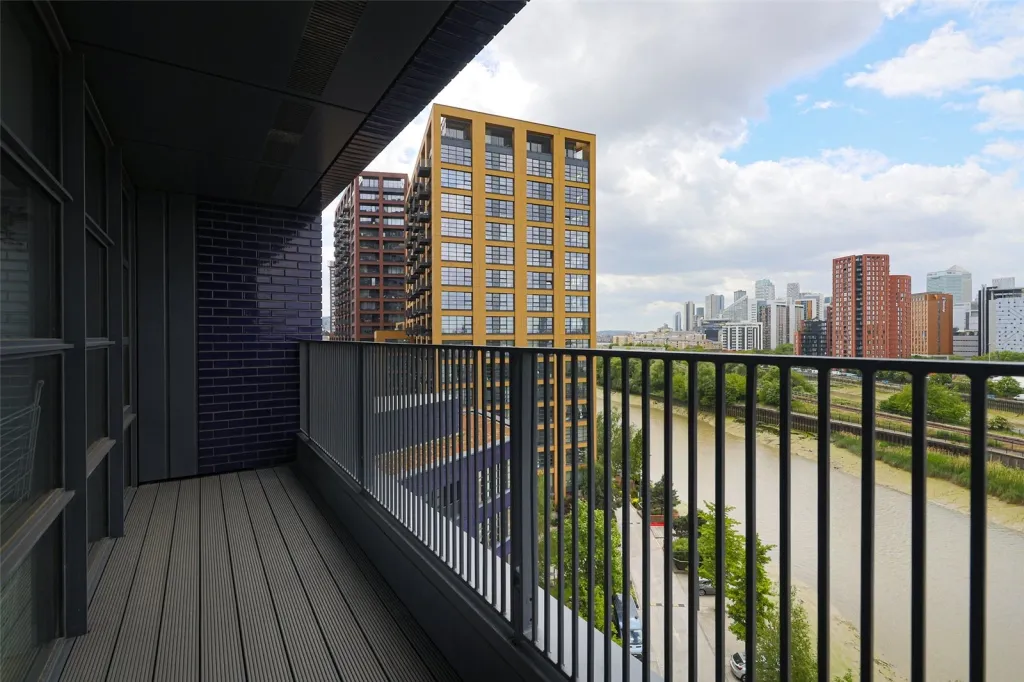 Lookout Lane, Canning Town, E14, photo 17