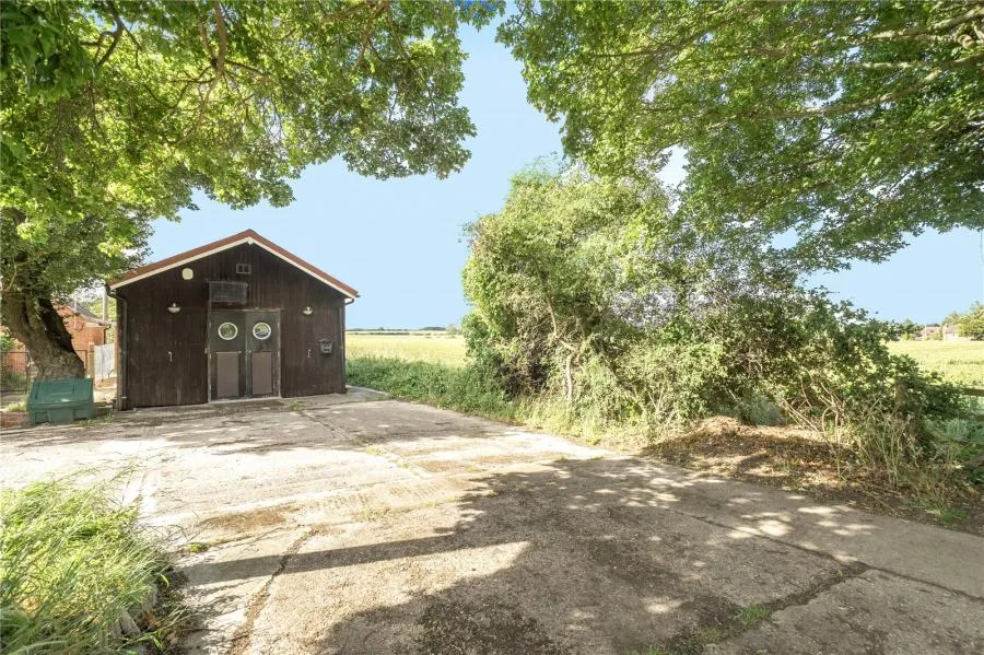 Crowell Road, Chinnor, OX39, photo 2