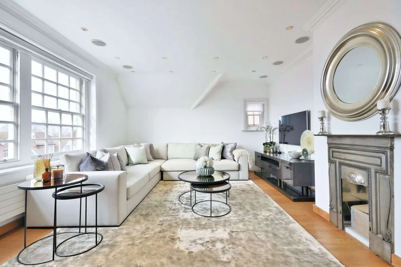 4 bed flat to rent — Bracknell Gardens, London, NW3 7EB