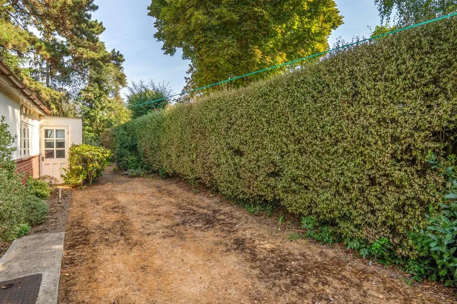 Penton Hall Drive, Staines-Upon-Thames, TW18, photo 14