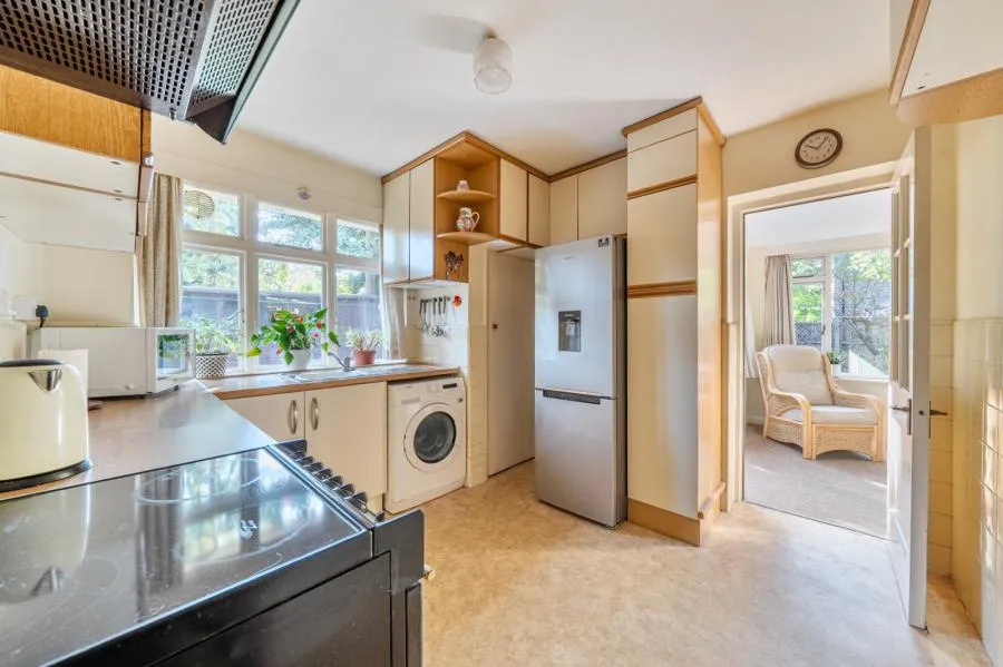 Penton Hall Drive, Staines-Upon-Thames, TW18, photo 3