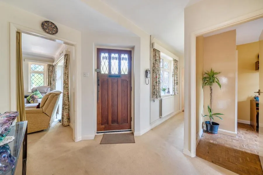 Penton Hall Drive, Staines-Upon-Thames, TW18, photo 11