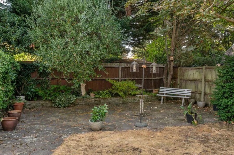 Penton Hall Drive, Staines-Upon-Thames, TW18, photo 12